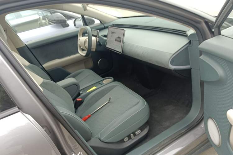 Used firefly 2025 Illuminated Edition Right Front Seat