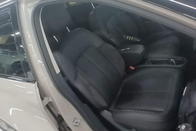 Used firefly 2025 Illuminated Edition Right Front Seat