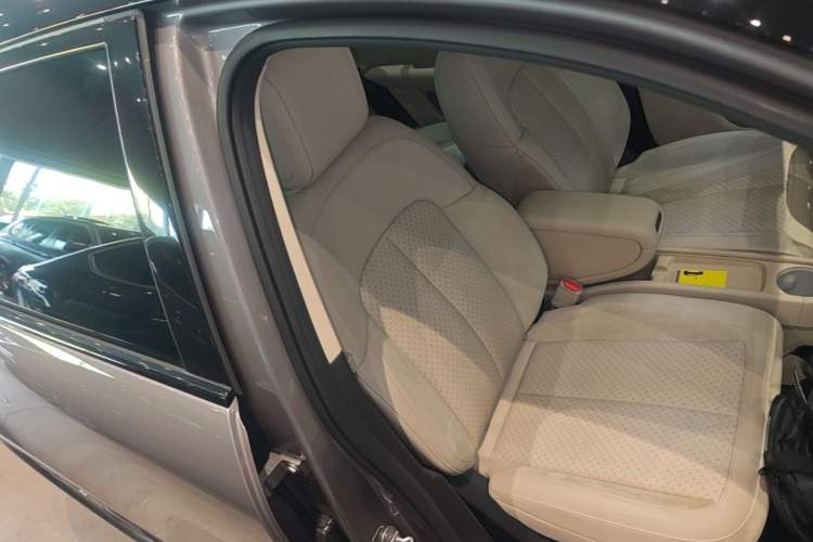 Used firefly 2025 Illuminated Edition Right Front Seat
