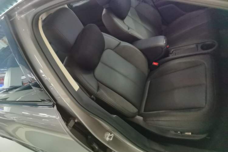 Used firefly 2025 Illuminated Edition Right Front Seat