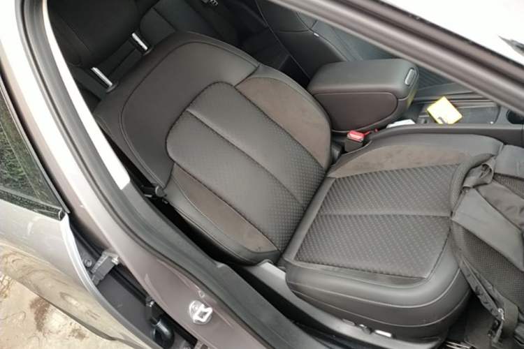 Used firefly 2025 Illuminated Edition Right Front Seat