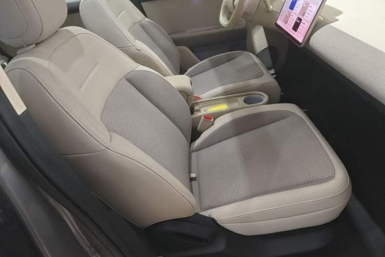 Used firefly 2025 Free Edition Right Front Seat