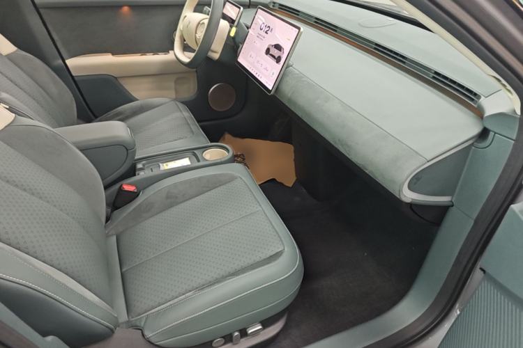 Used firefly 2025 Illuminated Edition Right Front Seat