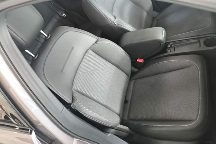 Used firefly 2025 Free Edition Right Front Seat