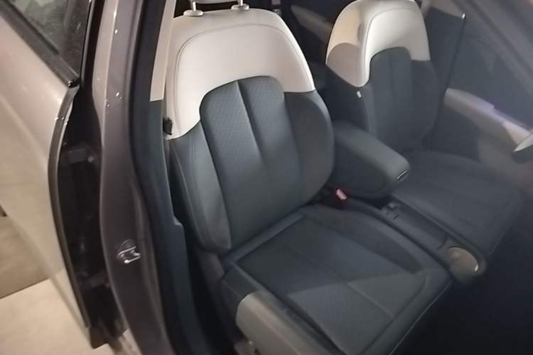 Used firefly 2025 Illuminated Edition Right Front Seat