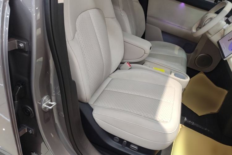 Used firefly 2025 Illuminated Edition Right Front Seat