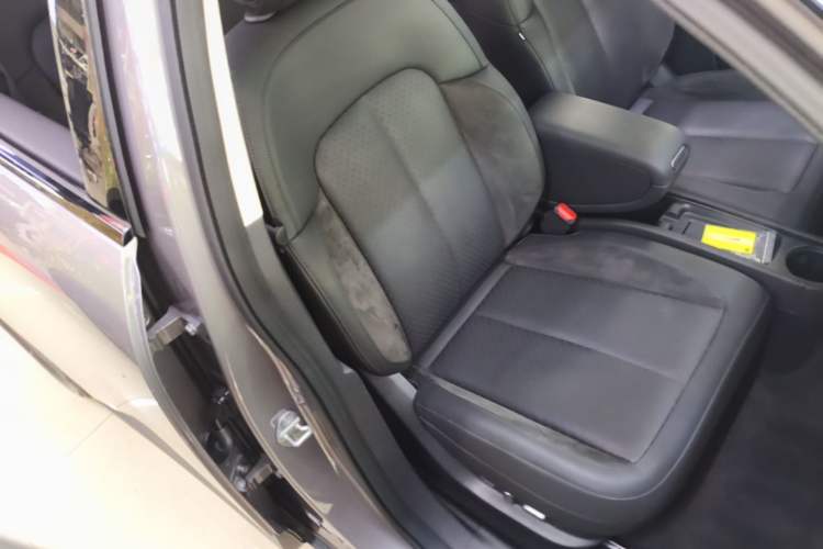 Used firefly 2025 Illuminated Edition Right Front Seat