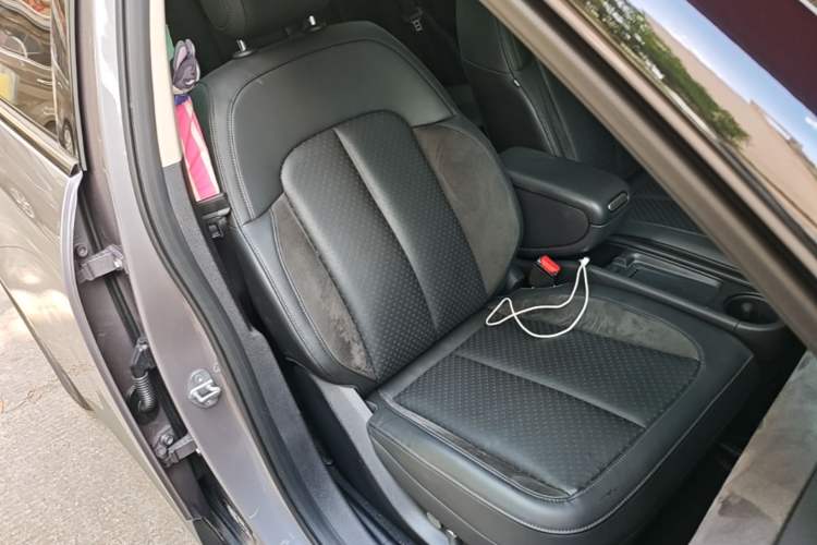 Used firefly 2025 Illuminated Edition Right Front Seat