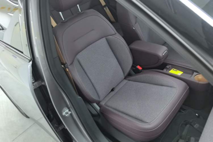 Used firefly 2025 Free Edition Right Front Seat