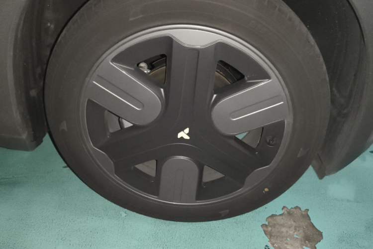Used firefly 2025 Illuminated Edition Right Front Wheel Hub