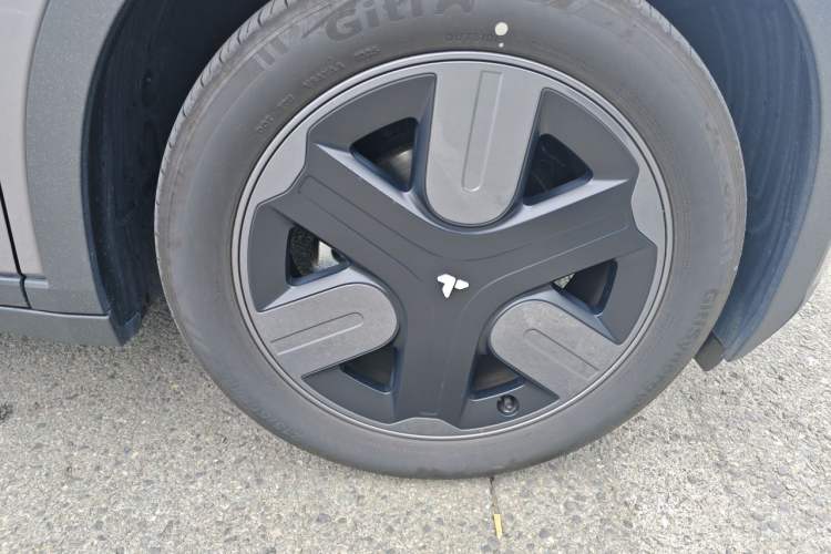Used firefly  Right Front Wheel Hub