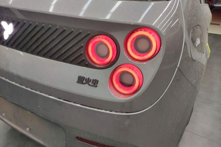 Used firefly 2025 Illuminated Edition Right Rear Taillight