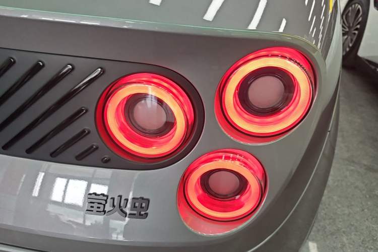 Used firefly 2025 Illuminated Edition Right Rear Taillight