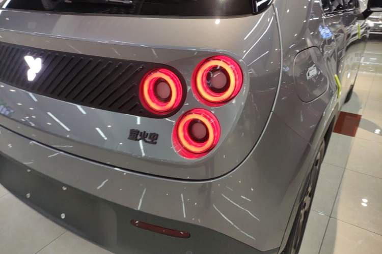 Used firefly 2025 Illuminated Edition Right Rear Taillight