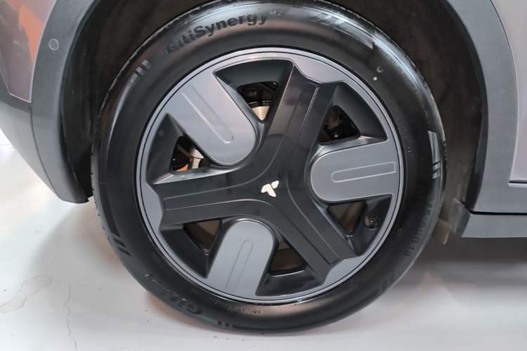 Used firefly 2025 Free Edition Right Rear Wheel Hub