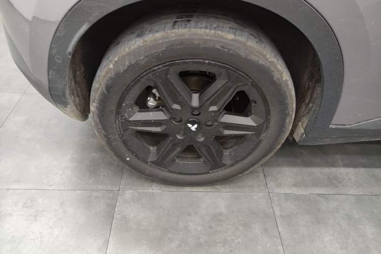 Used firefly 2025 Illuminated Edition Right Rear Wheel Hub