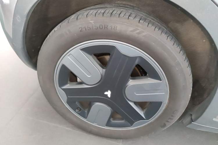Used firefly 2025 Free Edition Right Rear Wheel Hub