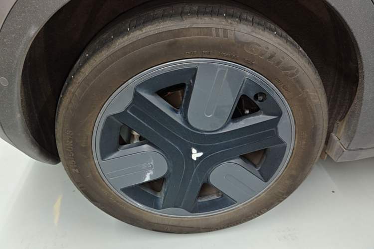 Used firefly 2025 Free Edition Right Rear Wheel Hub
