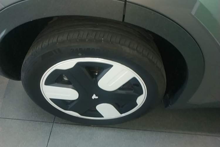 Used firefly 2025 Free Edition Right Rear Wheel Hub