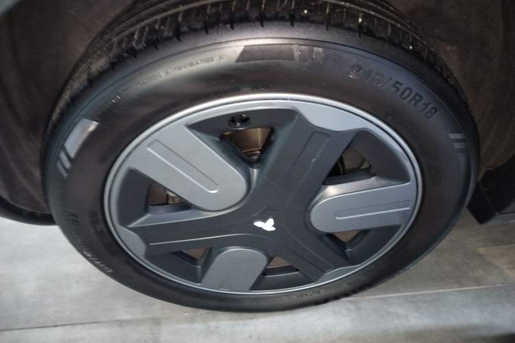 Used firefly 2025 Free Edition Right Rear Wheel Hub