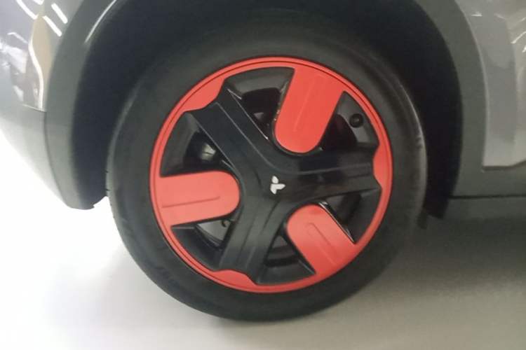 Used firefly 2025 Free Edition Right Rear Wheel Hub