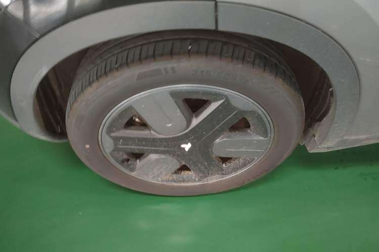 Used firefly 2025 Illuminated Edition Right Rear Wheel Hub