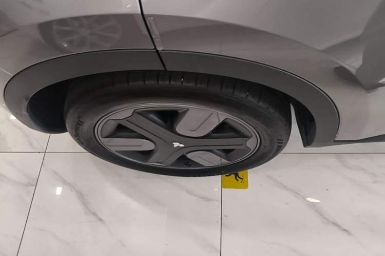 Used firefly 2025 Free Edition Right Rear Wheel Hub