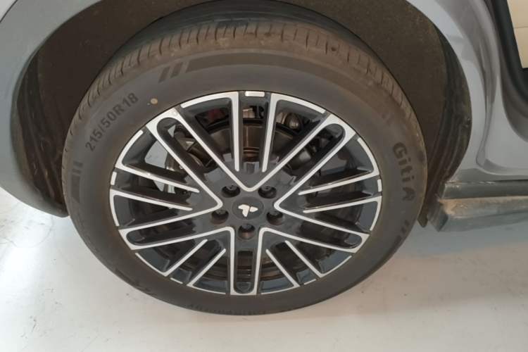Used firefly 2025 Free Edition Right Rear Wheel Hub
