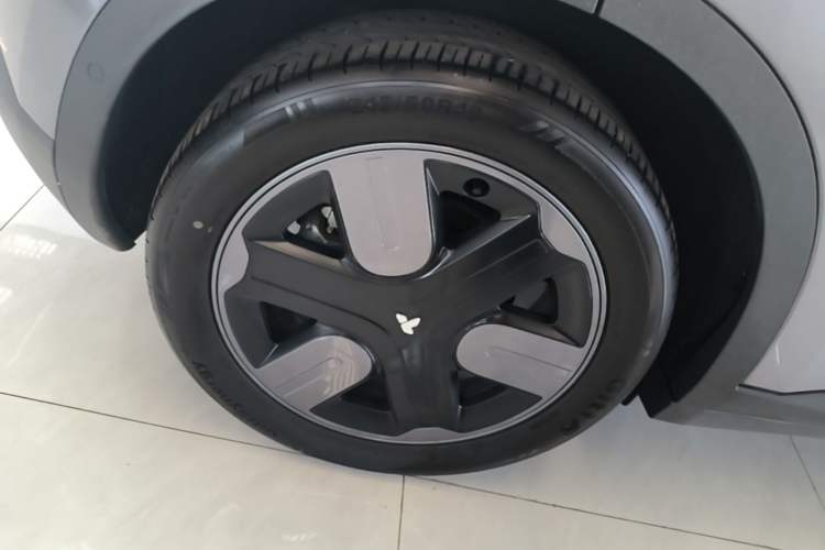 Used firefly 2025 Free Edition Right Rear Wheel Hub