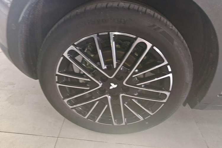 Used firefly 2025 Free Edition Right Rear Wheel Hub