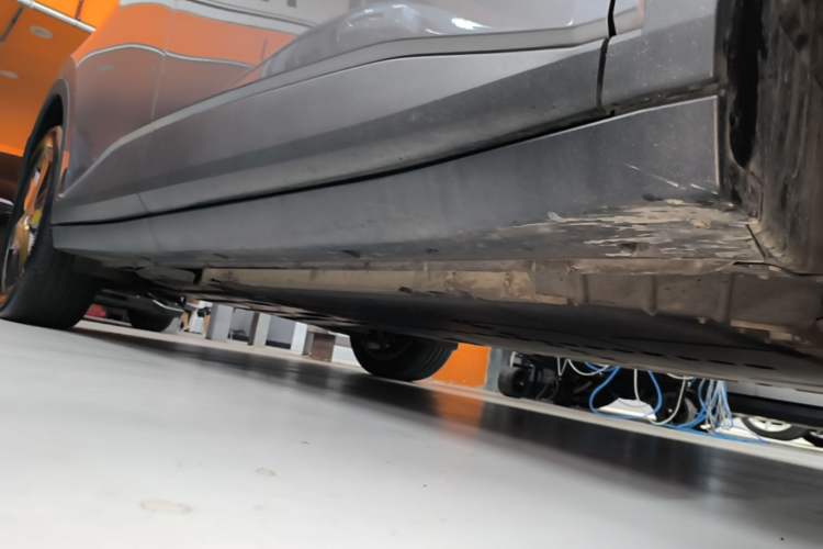Used firefly 2025 Free Edition Right Side Sill