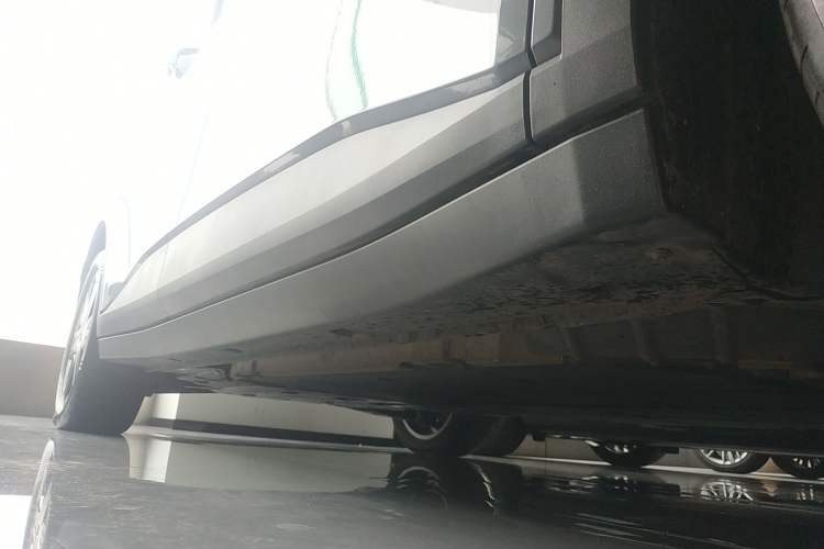 Used firefly 2025 Illuminated Edition Right Side Sill