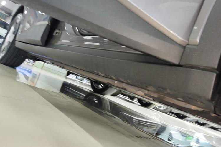 Used firefly 2025 Free Edition Right Side Sill