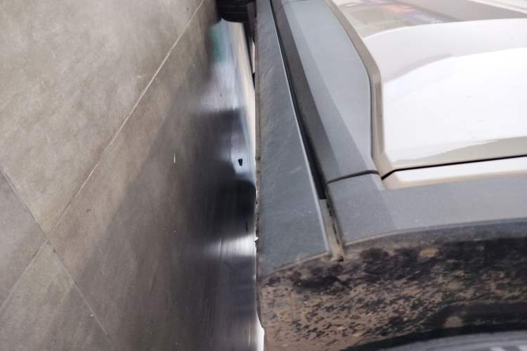 Used firefly 2025 Free Edition Right Side Sill