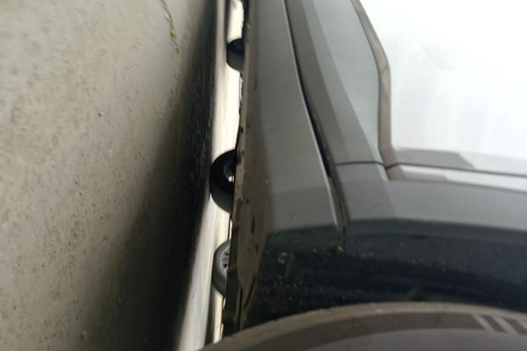 Used firefly 2025 Illuminated Edition Right Side Sill