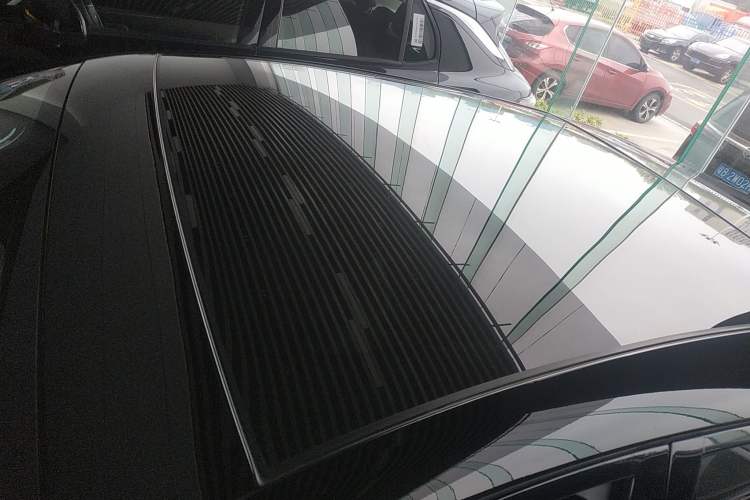 Used firefly 2025 Illuminated Edition Roof