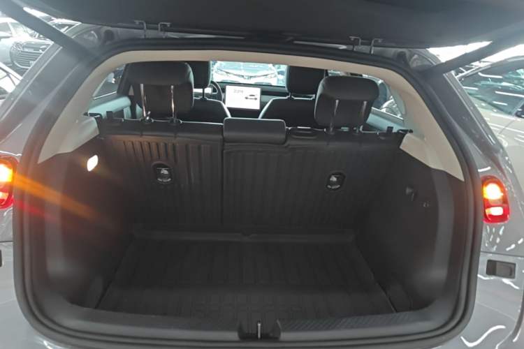 Used firefly 2025 Illuminated Edition Trunk