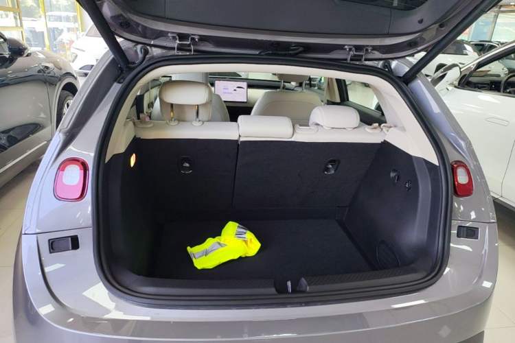 Used firefly 2025 Illuminated Edition Trunk