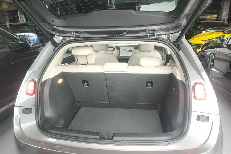 Used firefly 2025 Illuminated Edition Trunk