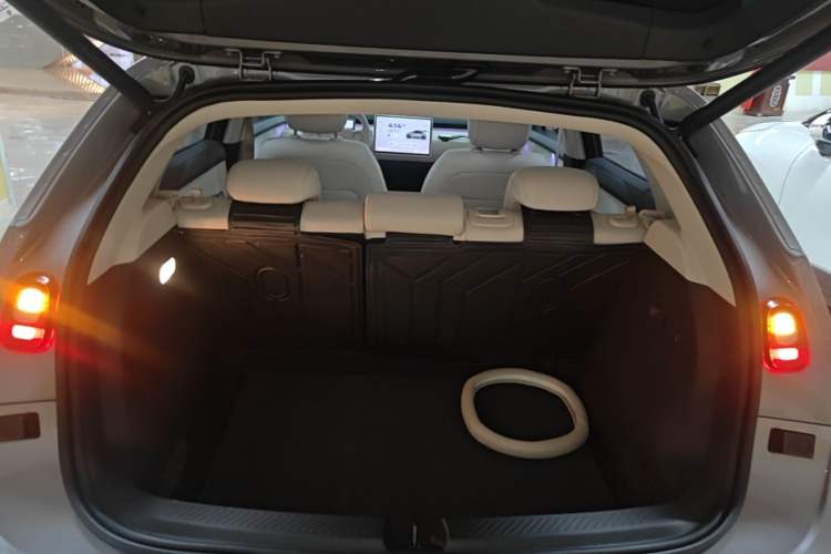Used firefly 2025 Illuminated Edition Trunk