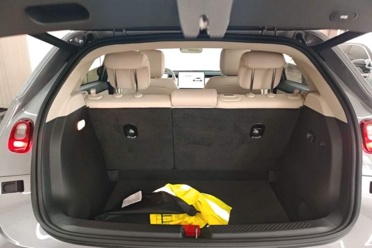 Used firefly 2025 Illuminated Edition Trunk