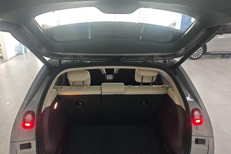 Used firefly 2025 Illuminated Edition Trunk