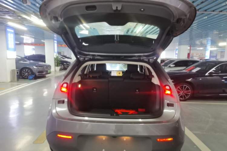 Used firefly 2025 Illuminated Edition Trunk