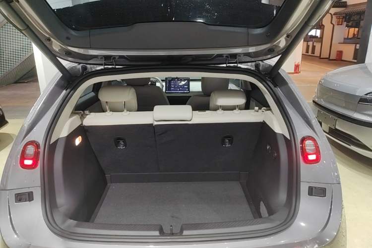 Used firefly 2025 Illuminated Edition Trunk