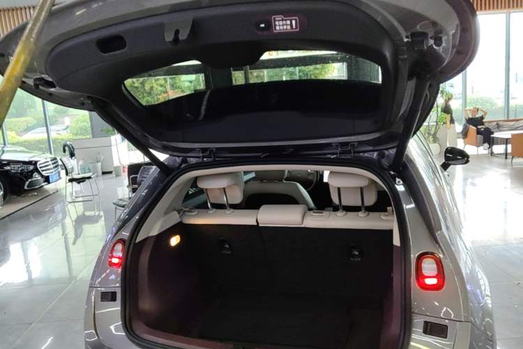Used firefly 2025 Illuminated Edition Trunk