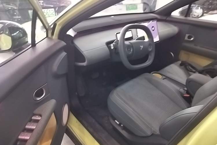 Used firefly 2025 Free Edition Driver Seat