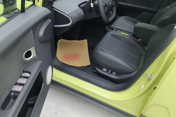 Used firefly 2025 Illuminated Edition Driver Seat