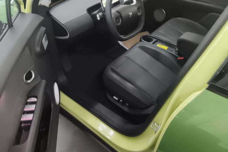 Used firefly 2025 Illuminated Edition Driver Seat