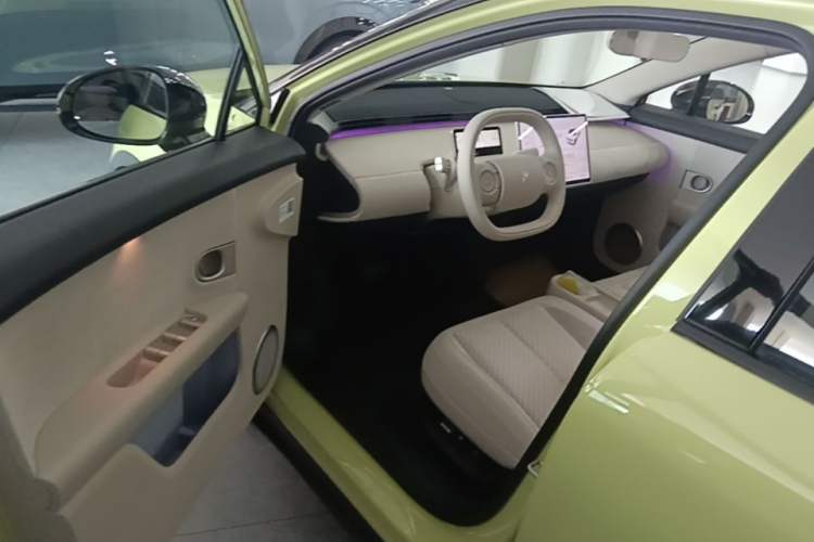 Used firefly 2025 Illuminated Edition Driver Seat