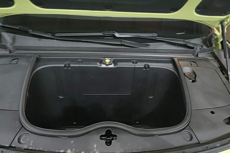 Used firefly 2025 Illuminated Edition Engine Bay
